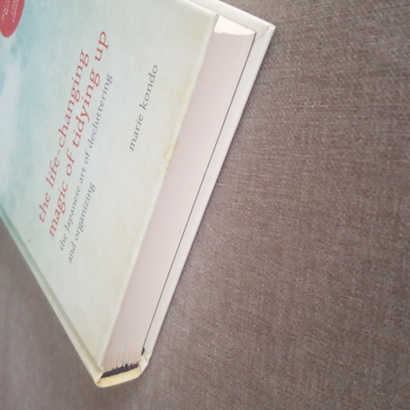 The Life-Changing Magic of Tidying Up, by Marie Kondo - Picture 6 of 7